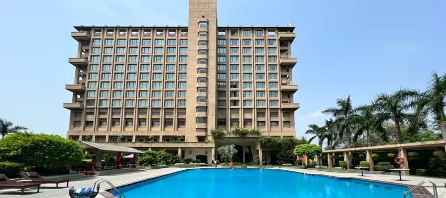 Eros Hotel Escorts Banner